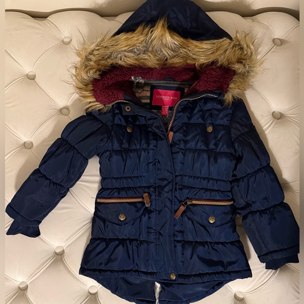 London Fog Puffer Coat Girls Size Medium 5/6- Navy. Faux Fur Trimmed Hood.
